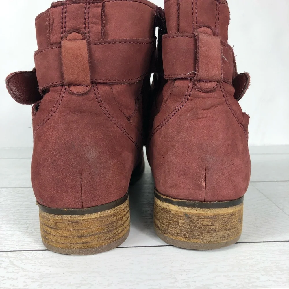 Steve‎ Madden Territory burgundy nubuck Ankle Buckles Booties Size 10